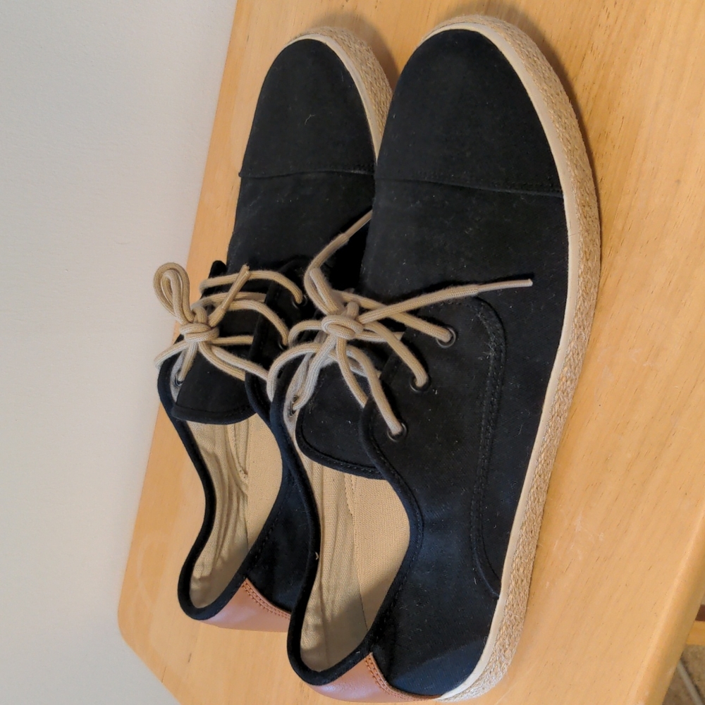 Generic Surplus canvas shoes size 9.5